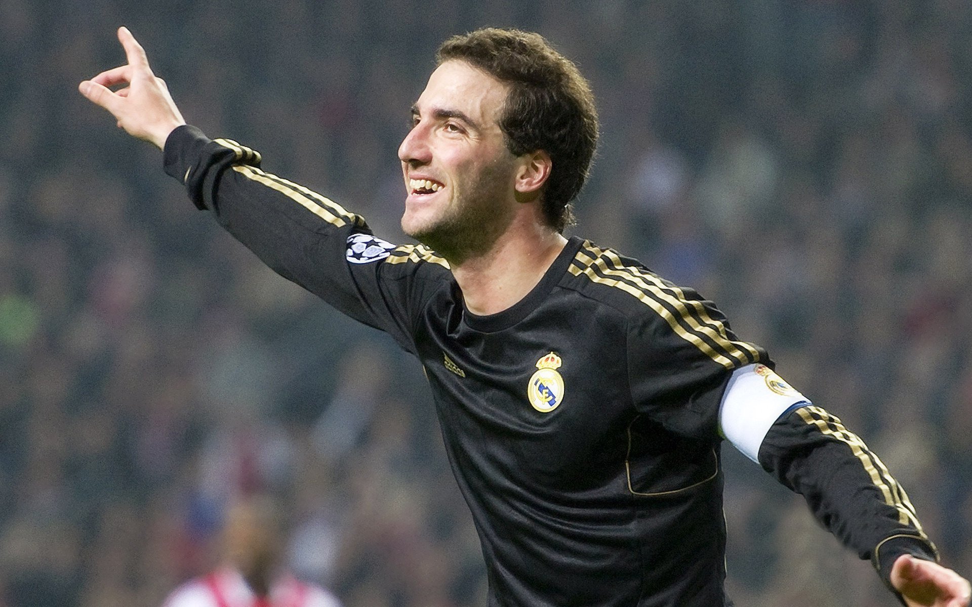 乔纳·隆戈的速度与力量,让全黑队进攻如风,乔瓦尼·格隆基