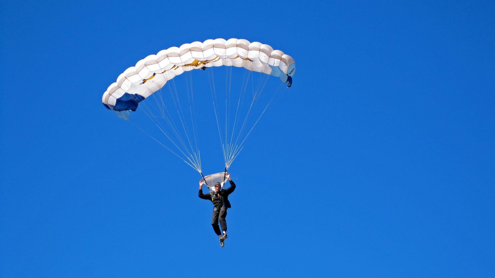 全民橄榄球日激发社会热情,橄榄球全明星僵尸